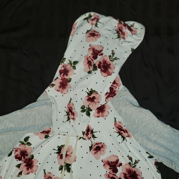 CHRIS AND CAROLGRAY AND WHITE FLORAL SPRING HOODIE - Picture 2 of 4